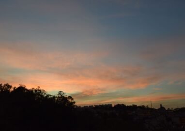 Beautiful sunset over Ciudad de México showcasing a colorful sky and urban silhouette.