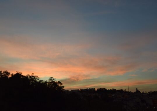 Beautiful sunset over Ciudad de México showcasing a colorful sky and urban silhouette.