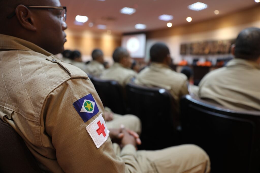 Emergency personnel gather for strategic training in Mato Grosso, Brazil.