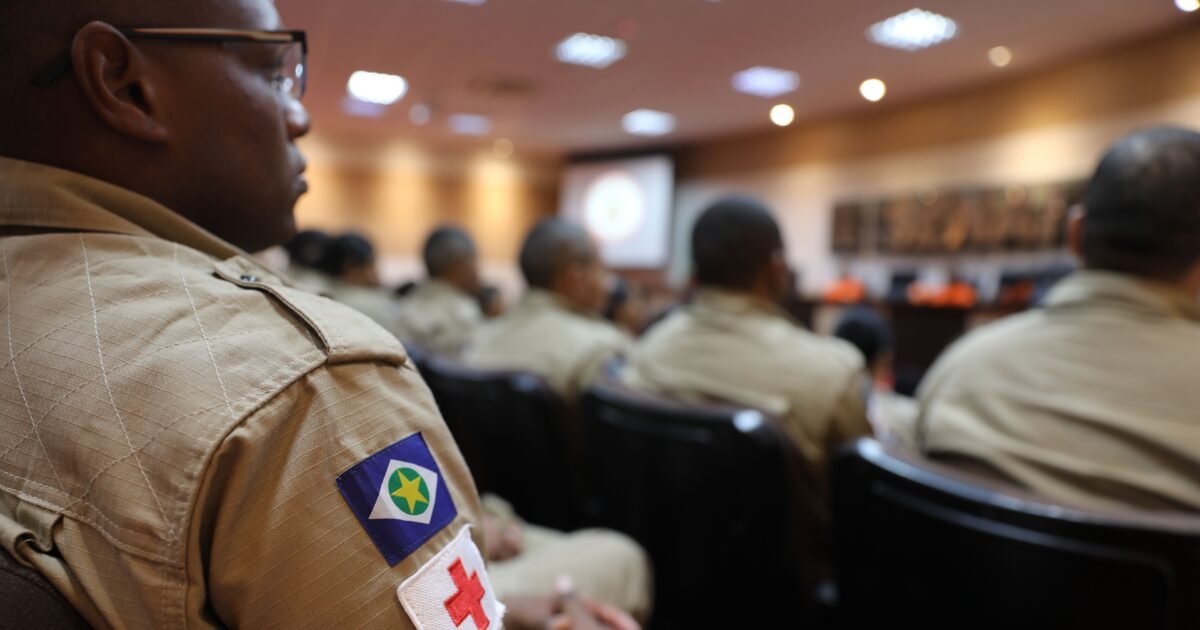 Emergency personnel gather for strategic training in Mato Grosso, Brazil.
